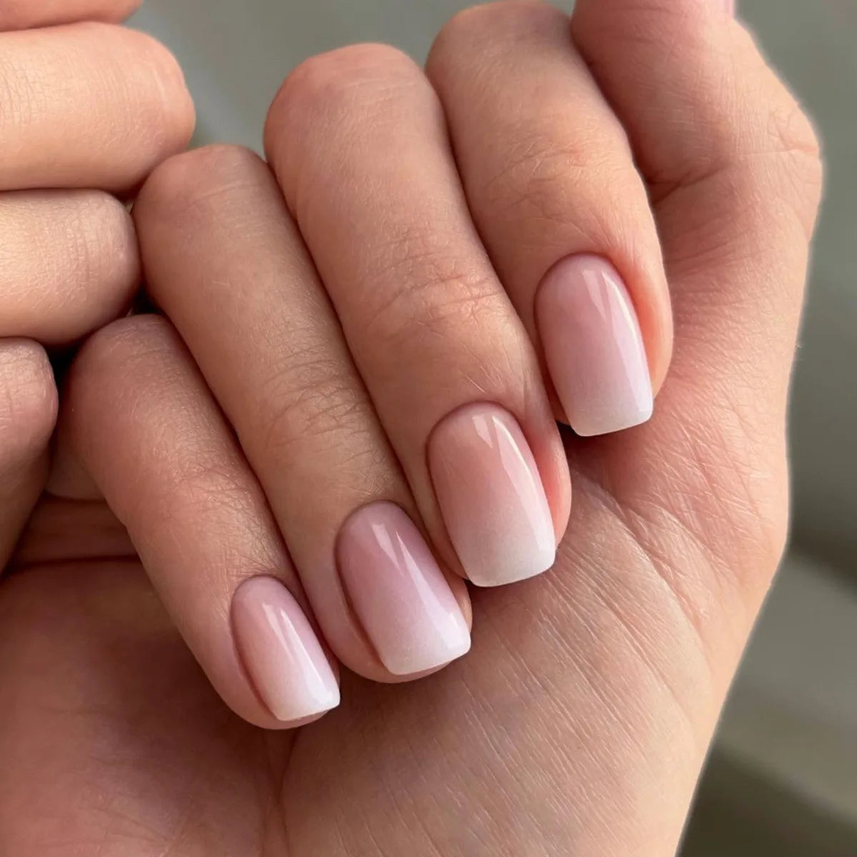 Naked Pink French White Side False Nails Short Simple Nail Beauty Press on Fake Nails Full Cover Artificial Nails Tips