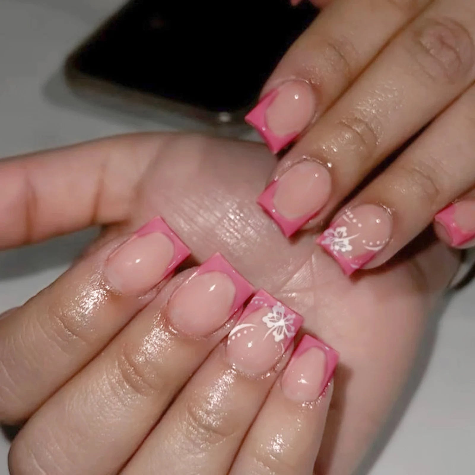 24Pcs Fairy White Flower Fake Nails Pink French Tip Press on Nails Short Square Wearable False Nail for Women Girls DIY Manicure