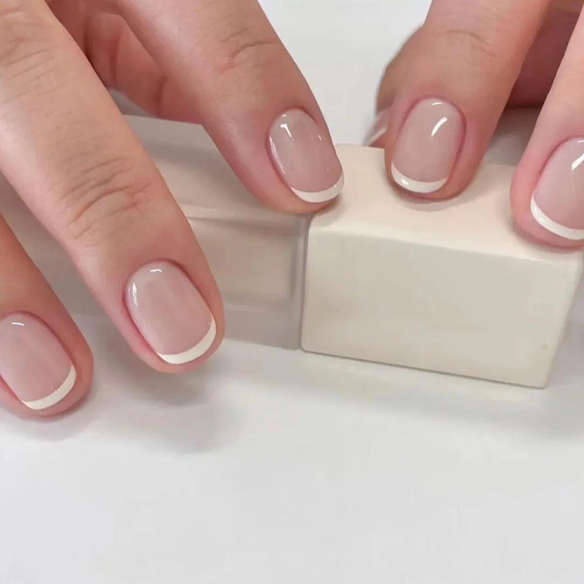 Naked Pink French White Side False Nails Short Simple Nail Beauty Press on Fake Nails Full Cover Artificial Nails Tips