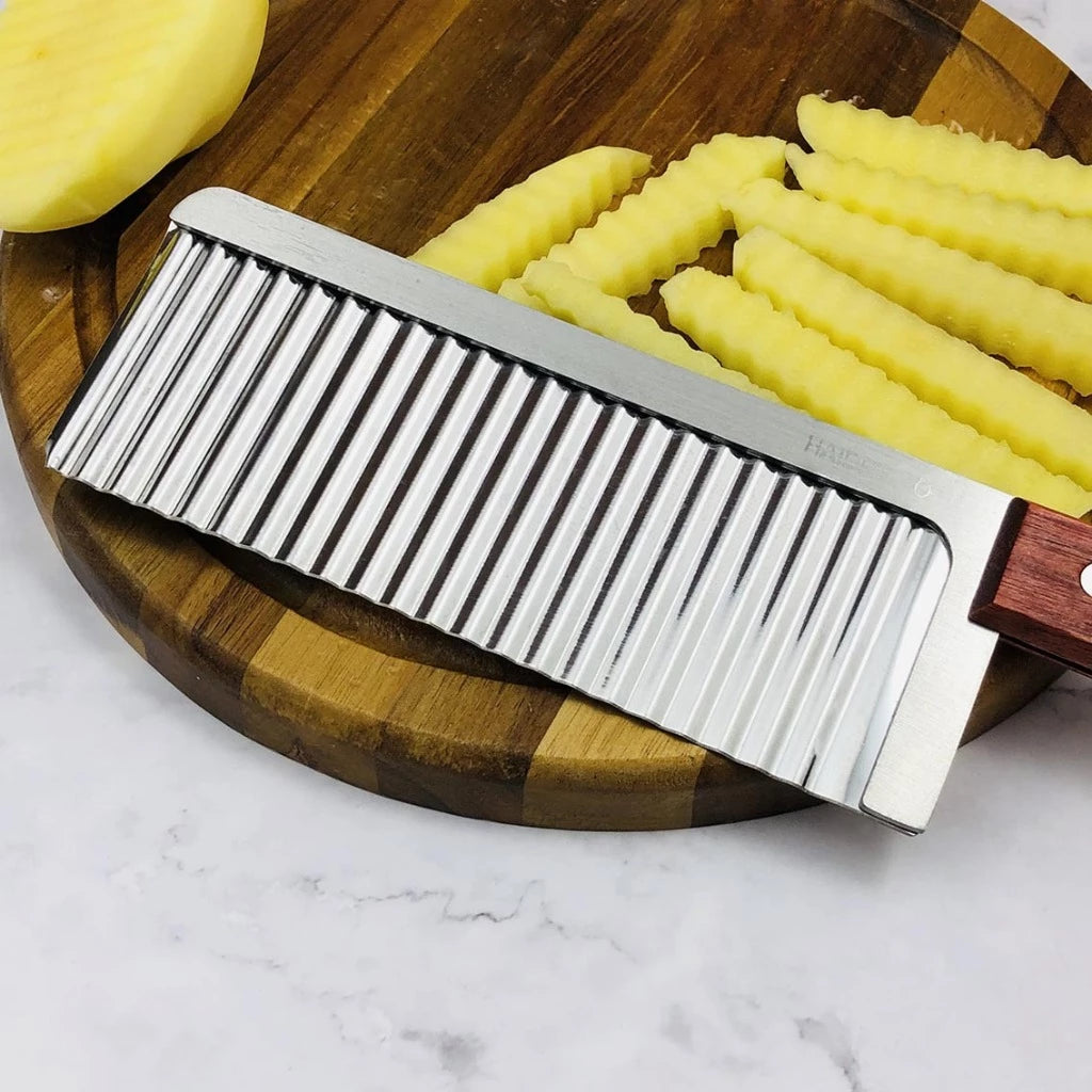 Wavy Slicer with Wooden Handle – Sharp and Convenient Tool for Evenly Slicing Fruits, Vegetables, and Milk Tea Jelly – 28cm