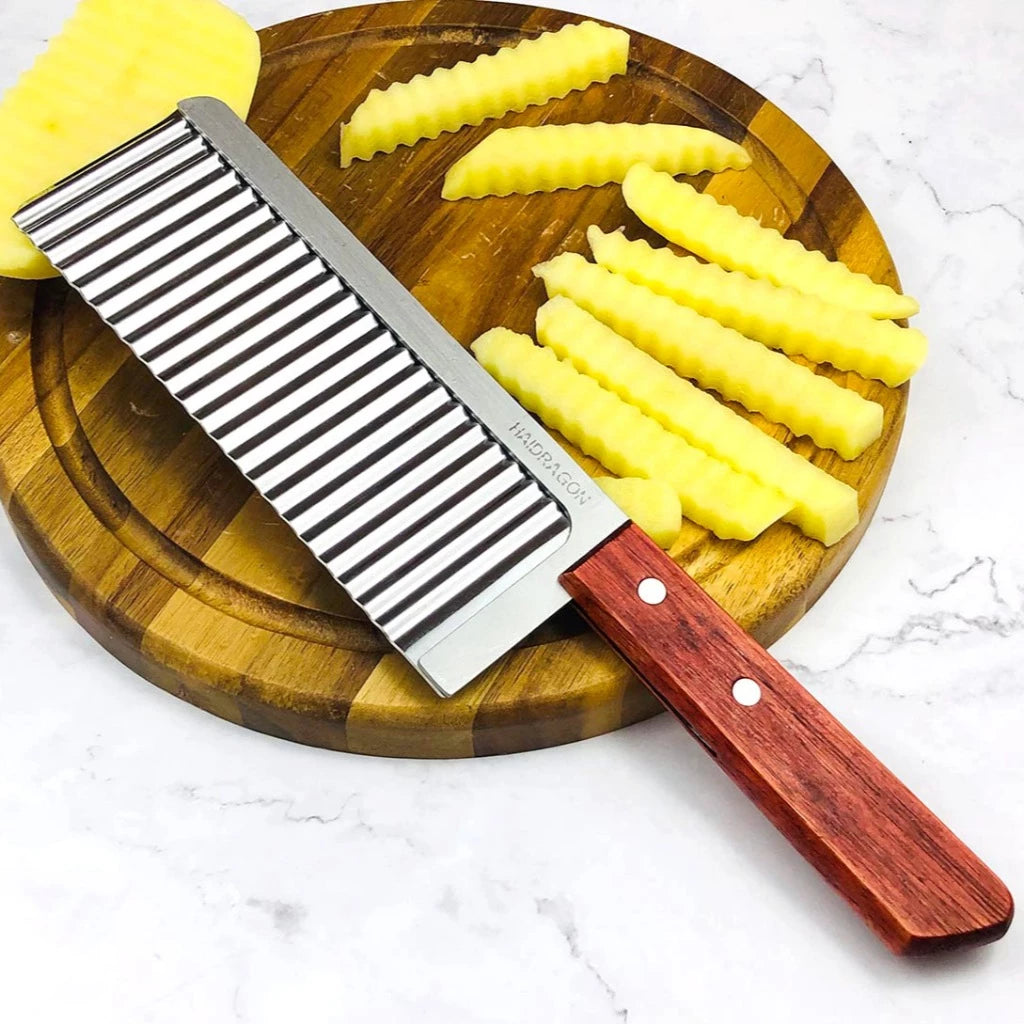 Wavy Slicer with Wooden Handle – Sharp and Convenient Tool for Evenly Slicing Fruits, Vegetables, and Milk Tea Jelly – 28cm