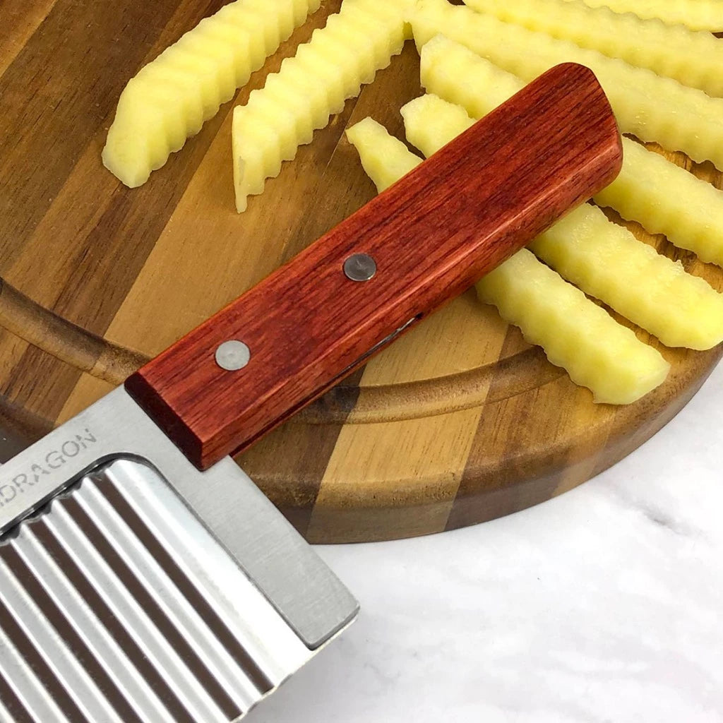 Wavy Slicer with Wooden Handle – Sharp and Convenient Tool for Evenly Slicing Fruits, Vegetables, and Milk Tea Jelly – 28cm